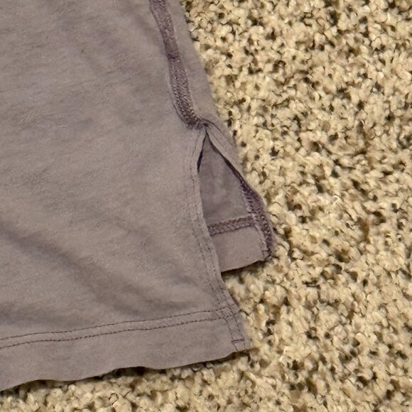 Lululemon | V-Neck Short Sleeve T-shirt | Grey | Size: 12 - Picture 4 of 8